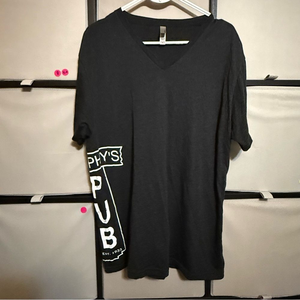 Murphy’s🍀 Irish Pub Chicago Suze XL v neck t shirt Men’s